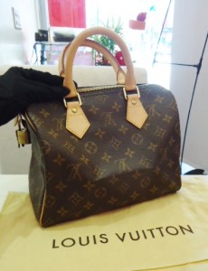 一次都沒用過的LOUIS VUITTON包包發霉了？鑑定回收就找桂麗金！