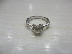 鑽石戒指