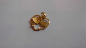 黃金愛心墜子