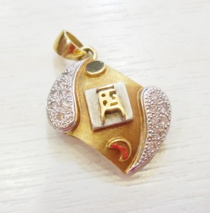 東震K金吊墜