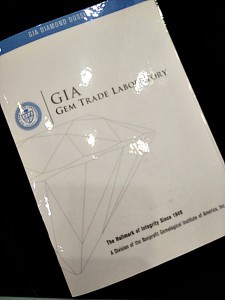 GIA證書雷射編號