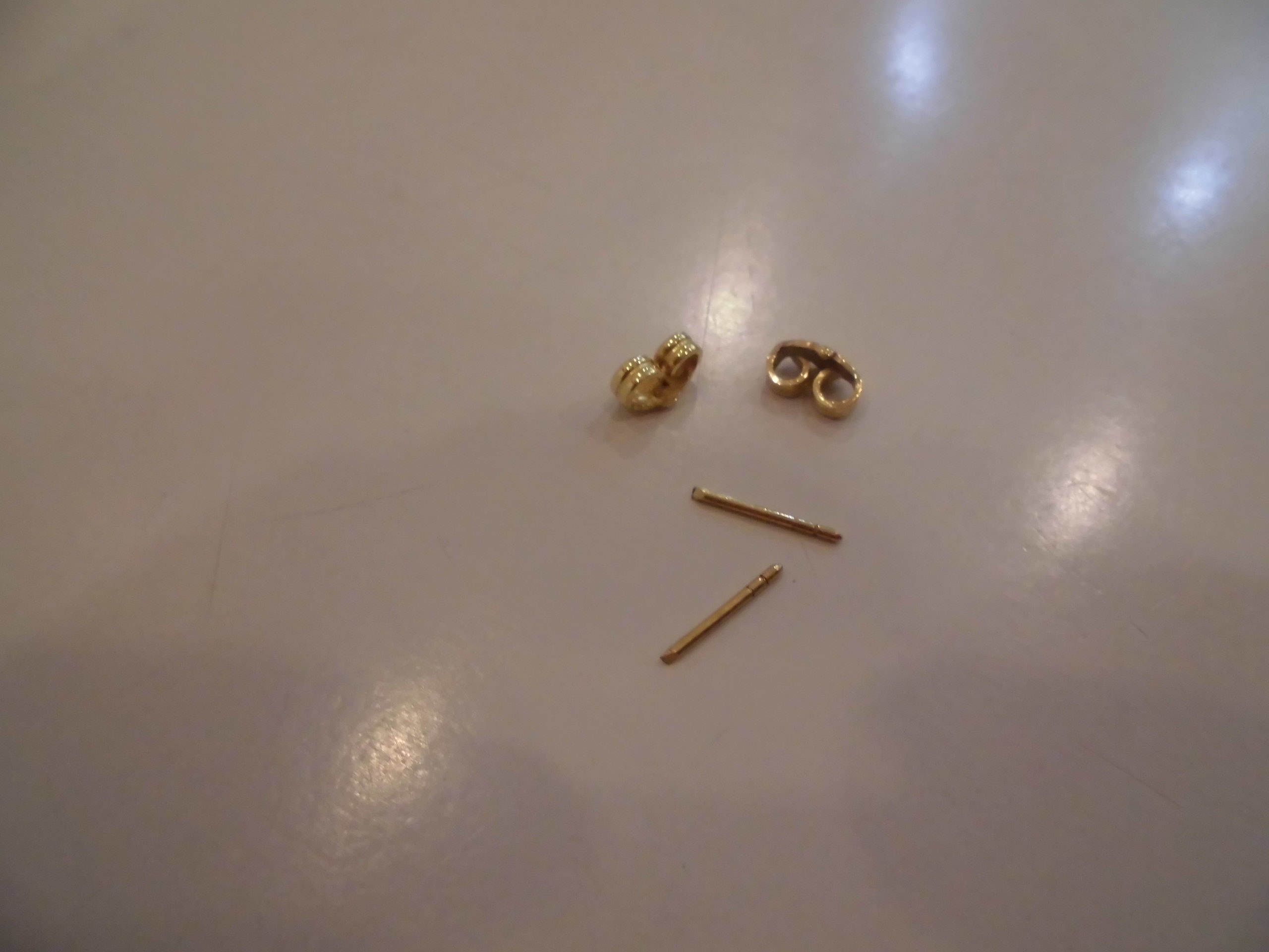 壞掉斷掉的老舊飾品