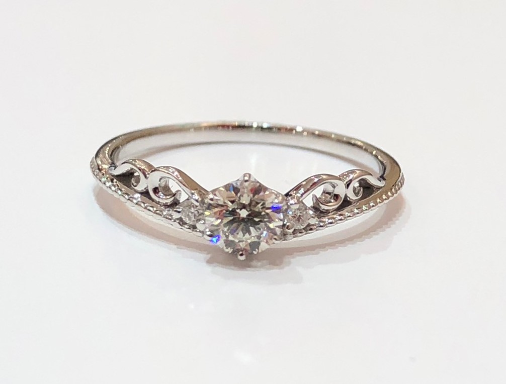 鑲滿鑽石的款式