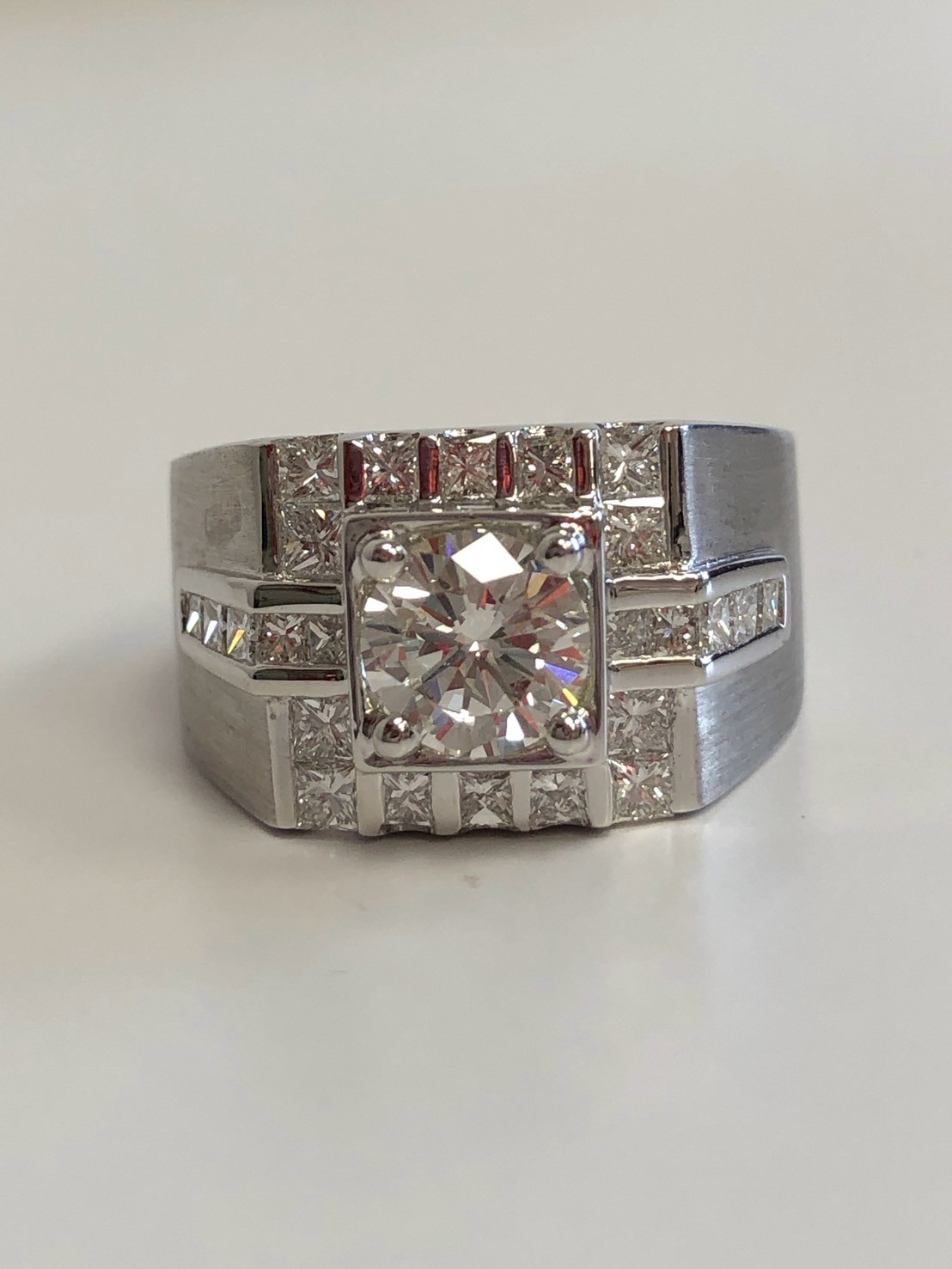 鑲滿鑽石的款式