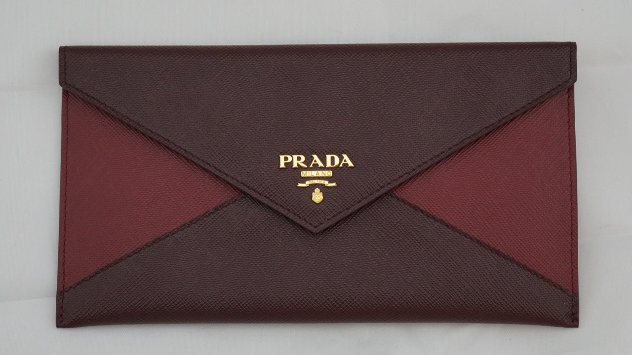 Prada(普拉達)