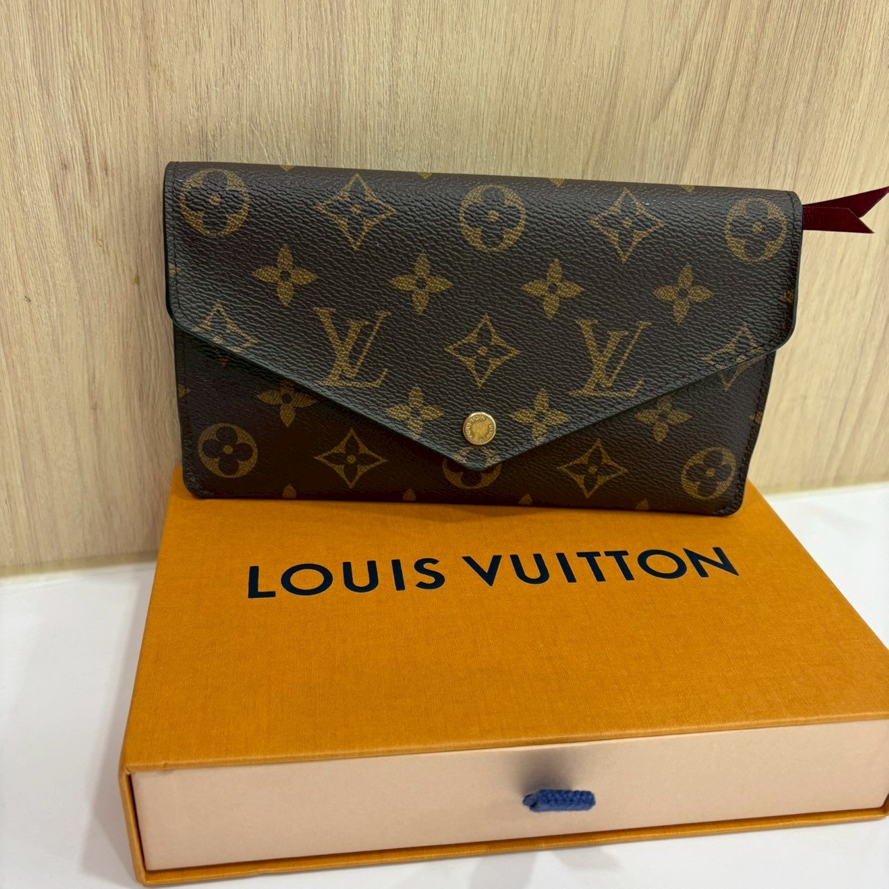 LV(路易威登)